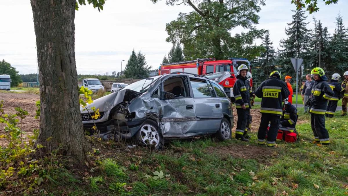 Wypadek w Chrzanie w gminie Żerków. Jedna osoba jest poszkodowana [ZDJĘCIA, AKTUALIZACJA]