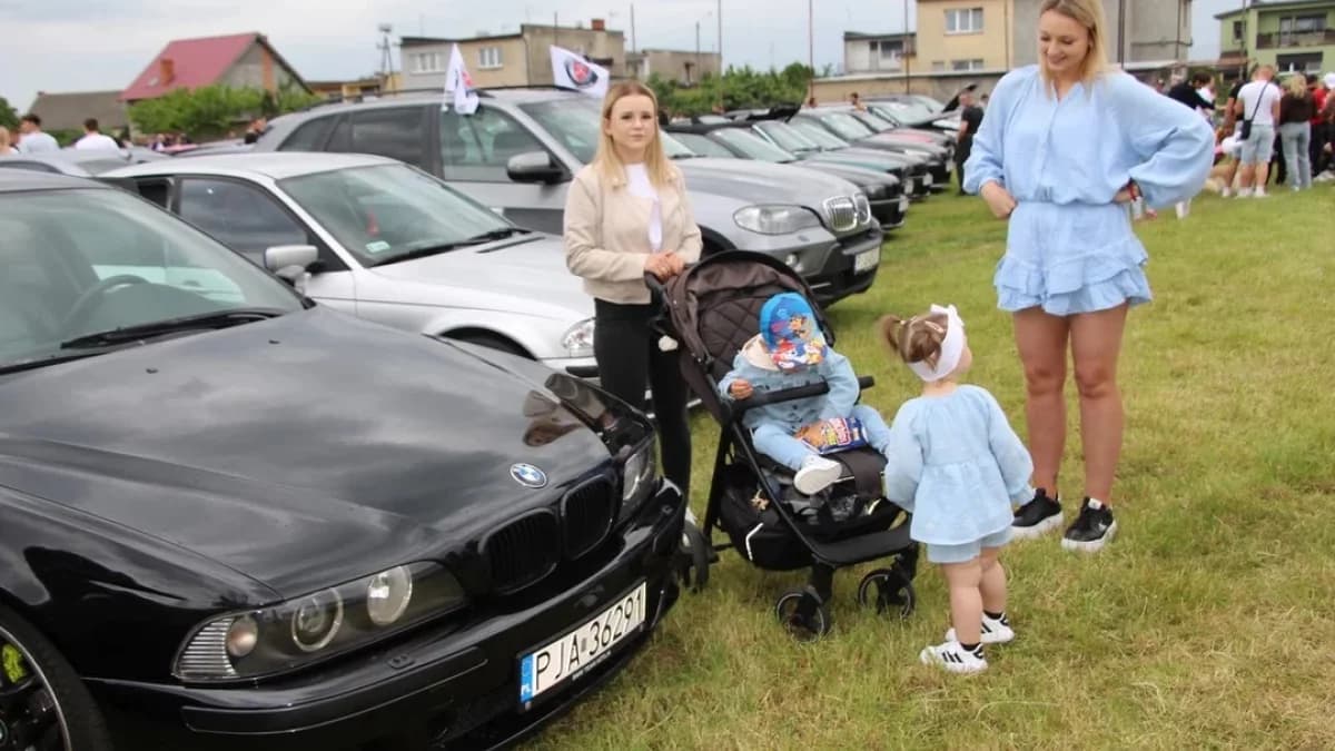 Tysiące miłośników BMW zjechało do Dobrzycy. Trwa wielki zlot pasjonatów tej marki [ZDJĘCIA]