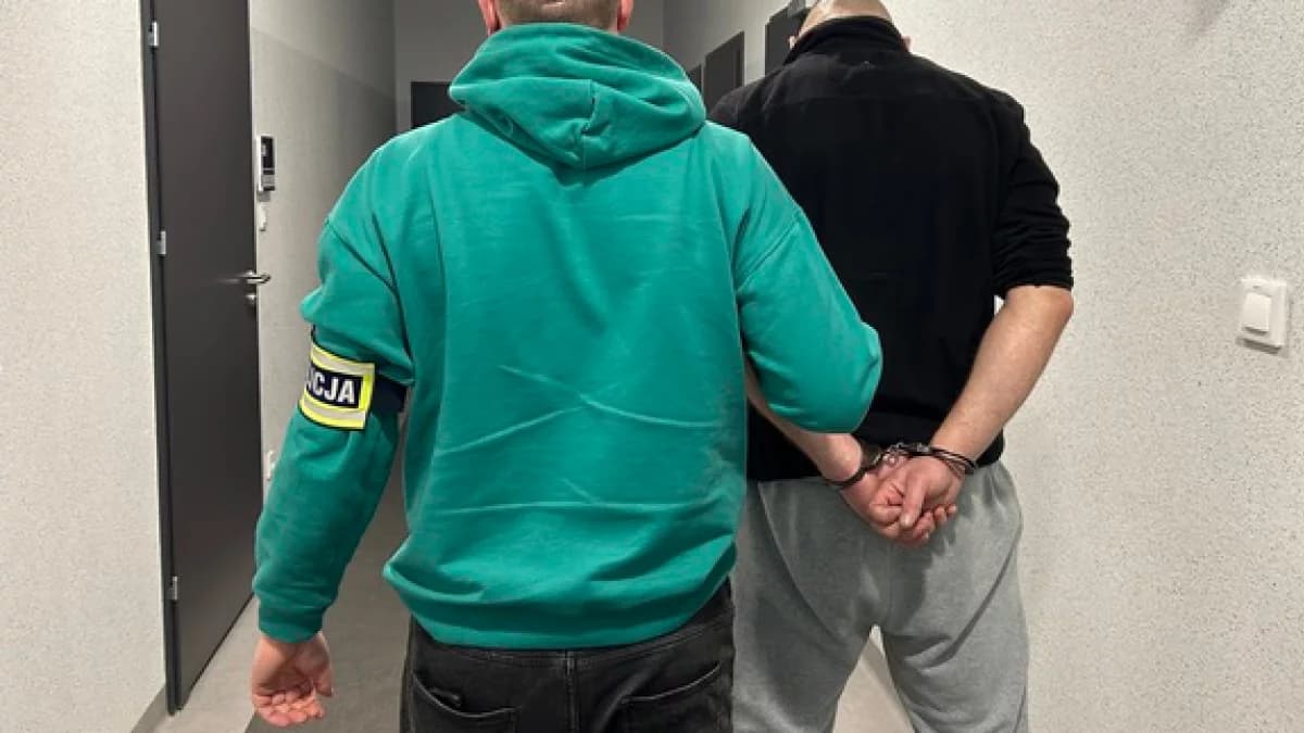 36-latek usłyszał zarzut zbrodni. Ciężko pobił mężczyznę przed lokalem w Jarocinie