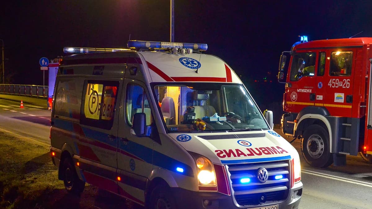 Bolał go brzuch. Wezwał karetkę, ale nie chciał wpuścić ratowników