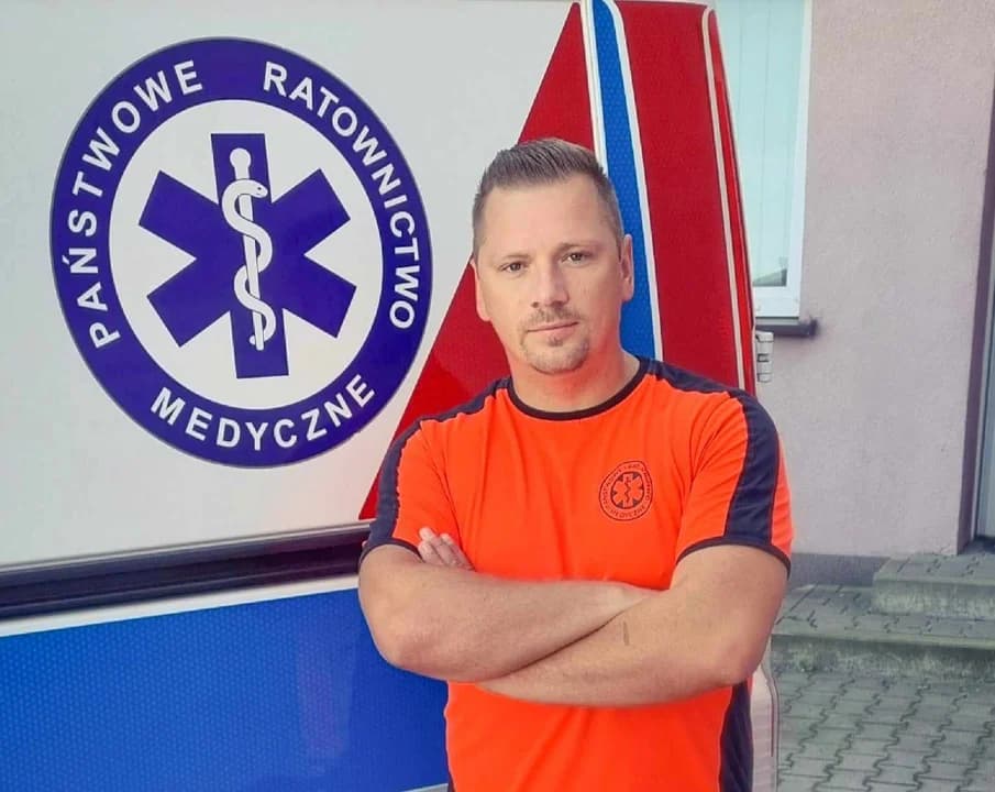 Wzywasz bezpodstawnie karetkę? W tym czasie ktoś może umrzeć. Rozmowa z ratownikiem medycznym Jakubem Nelle