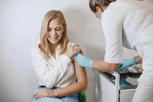 Profilaktyka HPV. Te szczepienia mogą uratować kiedyś życie naszych dzieci. Dlaczego niektórych oburzają?