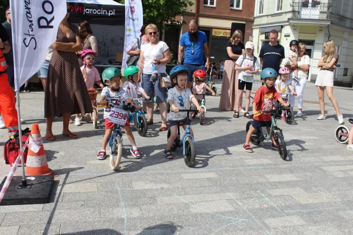 „Dzieciaki na kołach” po raz trzeci. 60 młodych uczestników na starcie [ZDJĘCIA]
