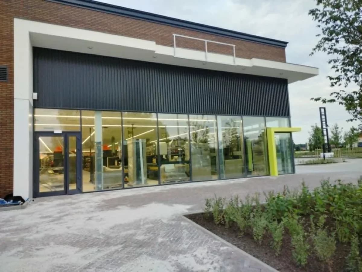 Otwierają market znanej sieci. Budowa galerii trwa [ZDJĘCIA]