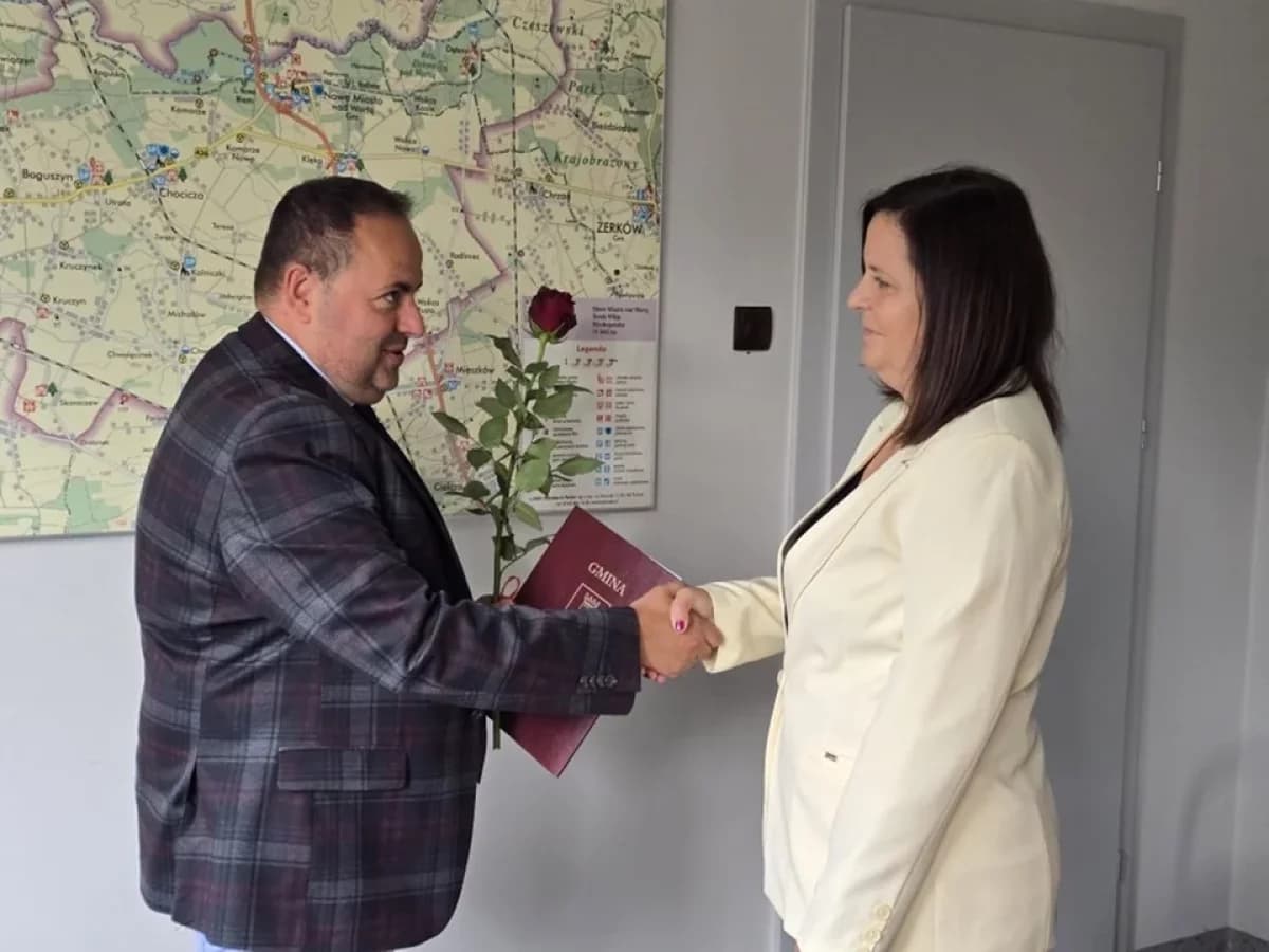 Nowi nauczyciele mianowani. Akty nadania awansu odebrali z rąk wójta