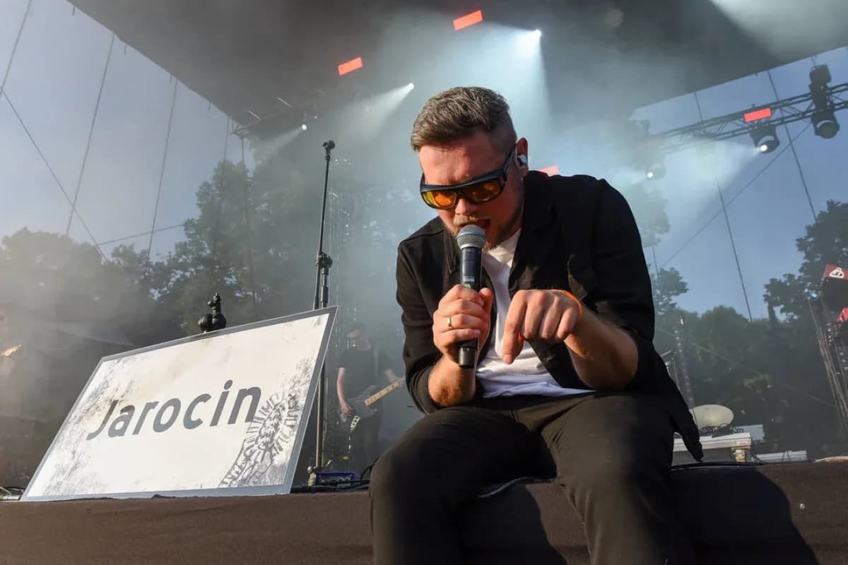 Mateusz Ziąbka, wokalista zespołu kast.: „Nie ma dróg na skróty” [WYWIAD]