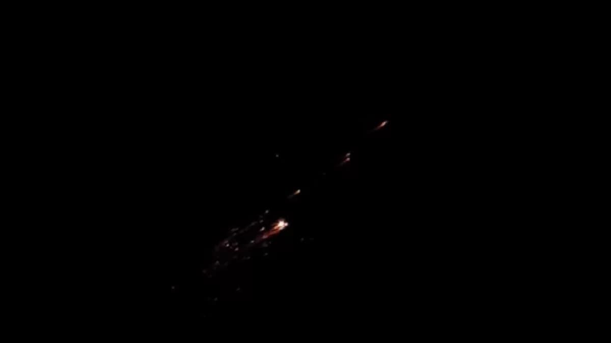 Tajemnicze rozbłyski widziane na niebie z Wielkopolski. „Deszcz płonących odłamków” [WIDEO]